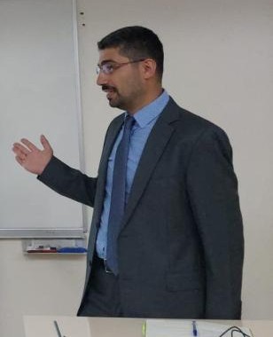 Doç. Dr. Turgay Altunalan KTÜ'de sunum yaparken